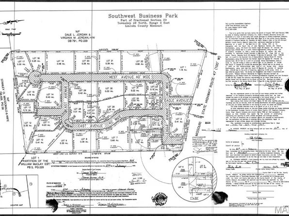 21 West Ave, Winfield, MO 63389