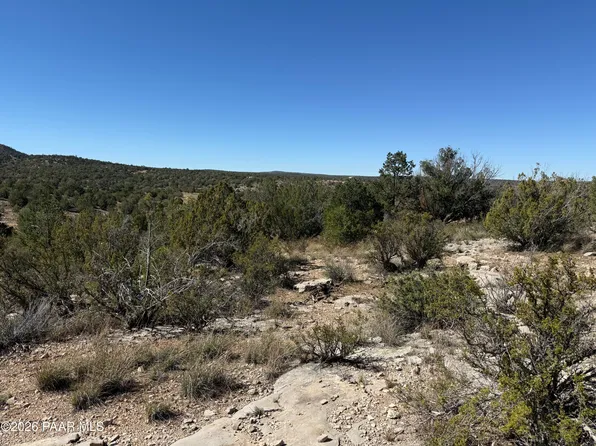 33367 W Hora Cir, Seligman, AZ 86337
