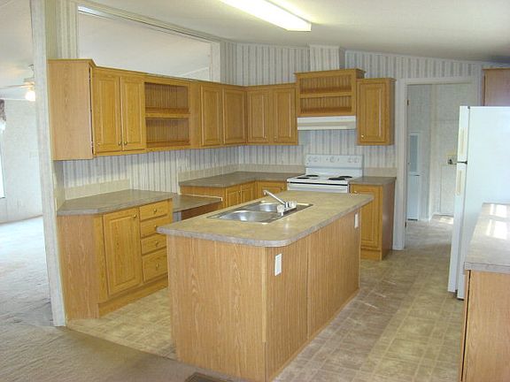 3rd image of 131 Wildwood Cir