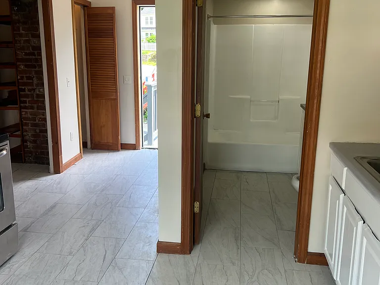 21 Clarke St #B — Photo 14