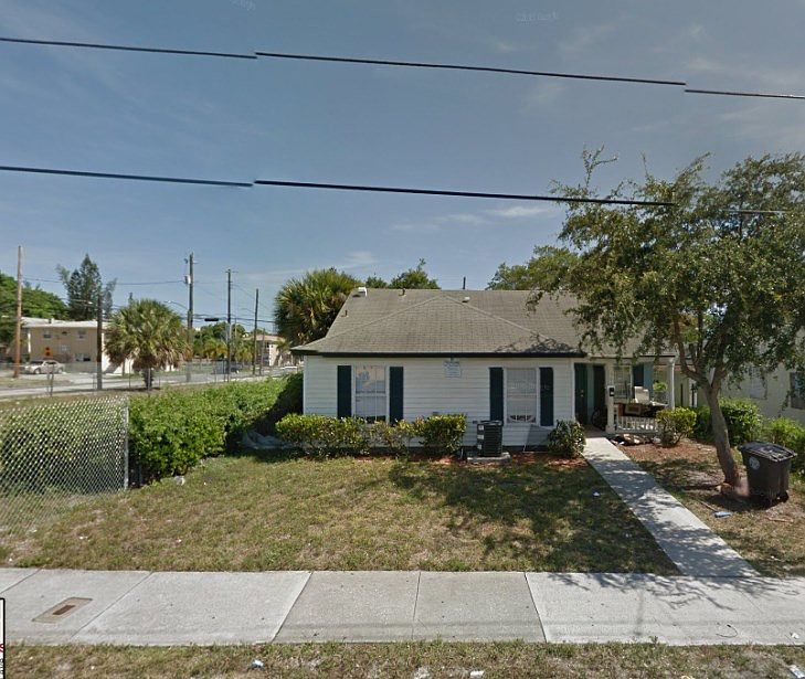 2nd image of 906 8th St