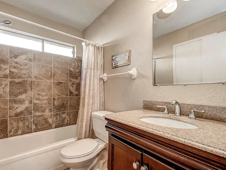1318 Sand Stone Dr — Photo 4