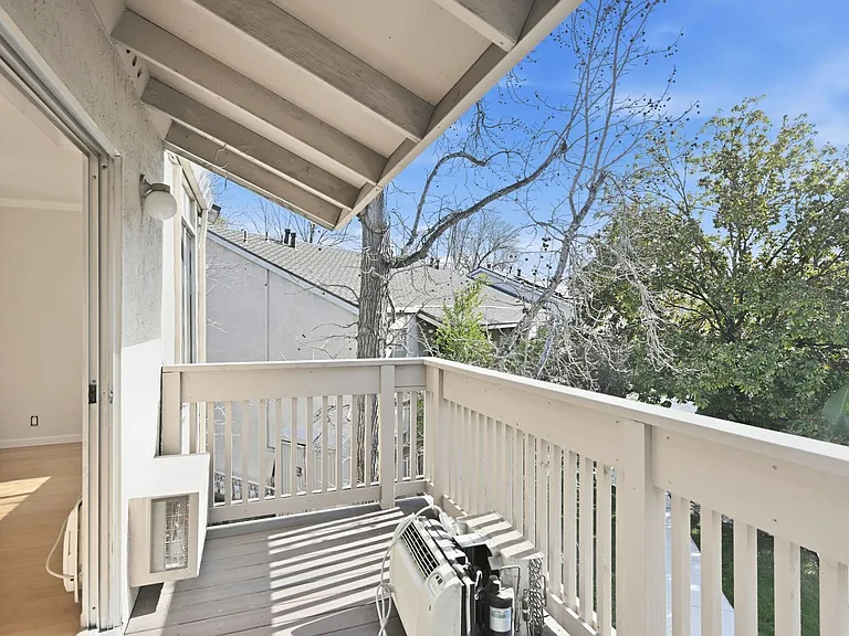 100 Devon Avenue — Photo 46