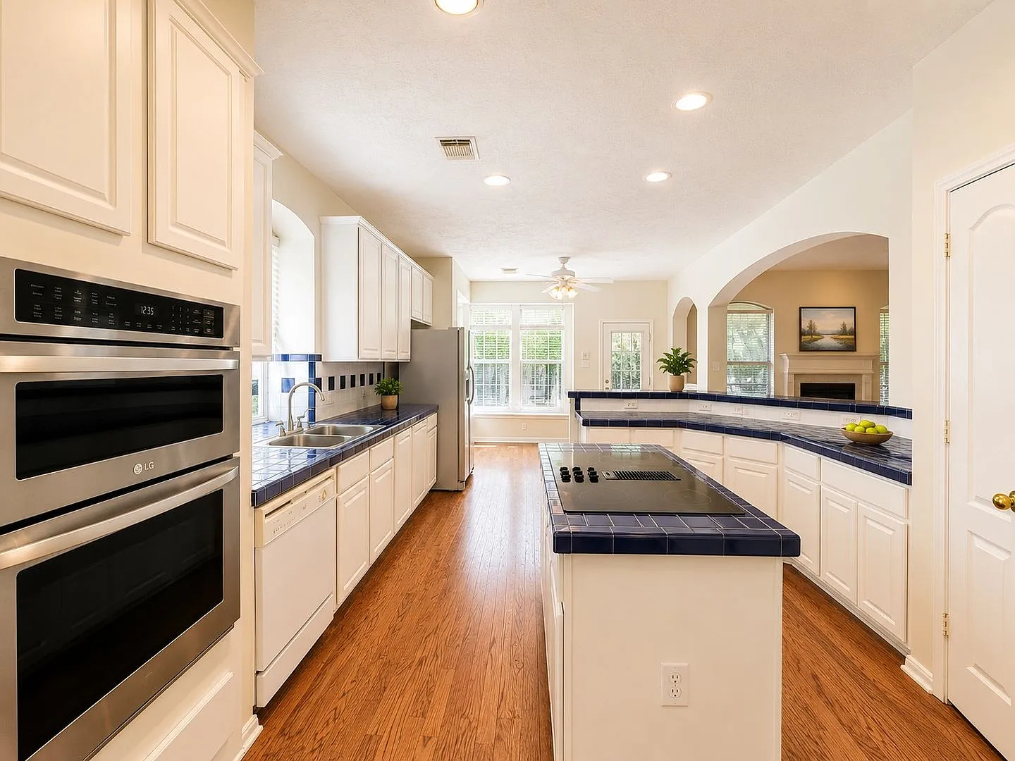 Beautiful 4-Bedroom Home Near I-10 & Energy Corridor — Photo 3