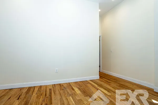 Rented by EXR | media 12