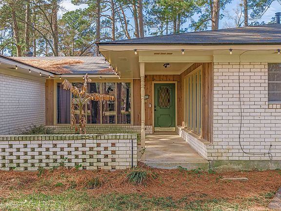 2nd image of 3020 Pines Rd