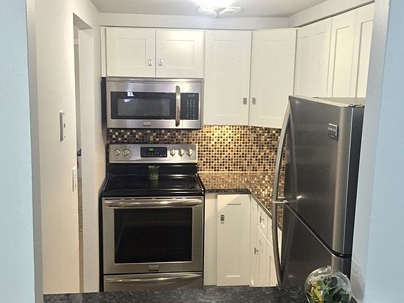 2nd image of 3155 Crescent St #2