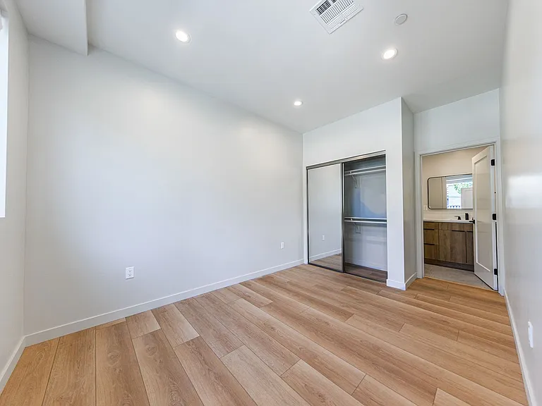 Rare Brand New Luxury Townhomes in Trendy Highland Park — Photo 40