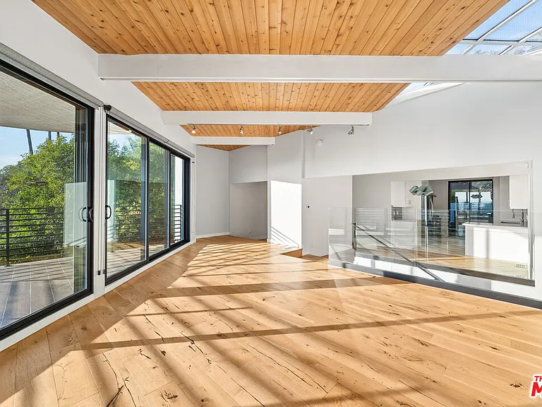 3921 Clayton Ave — Photo 5