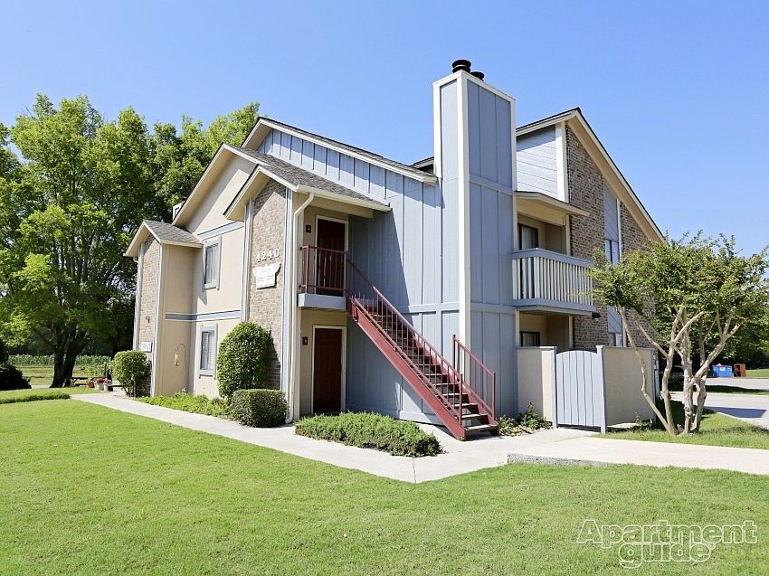 2nd image of 4041 Braeswood Dr SW