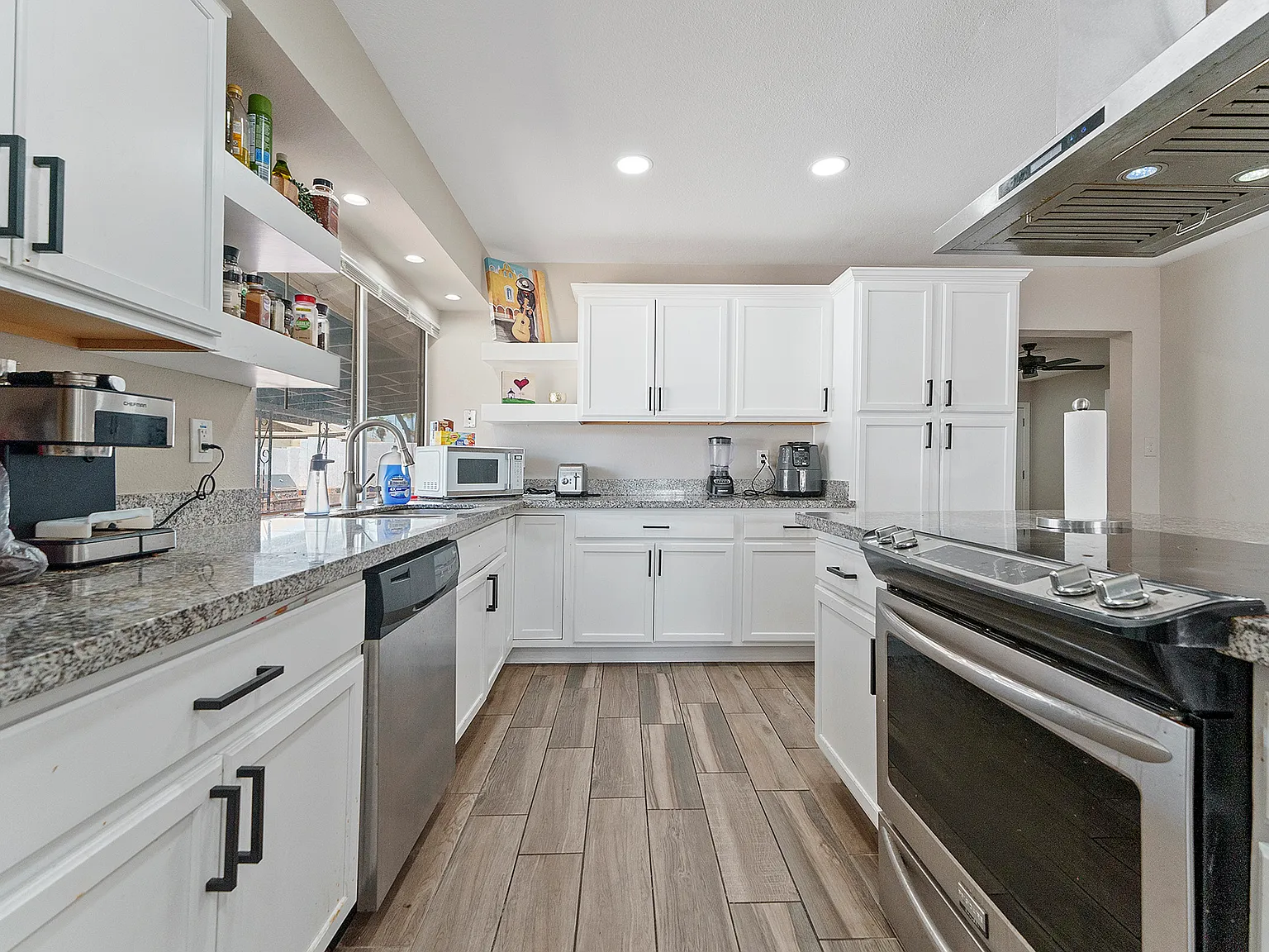 5 bed, 1800 sqft, $700 — Photo 4