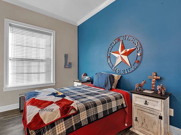 3rd image of 105 Katie Ln