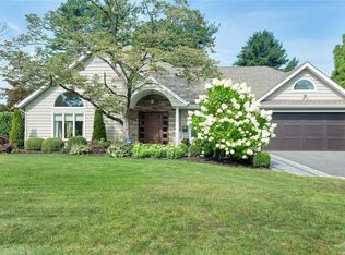 20 Sherwood Ln, Roslyn Heights, NY 11577