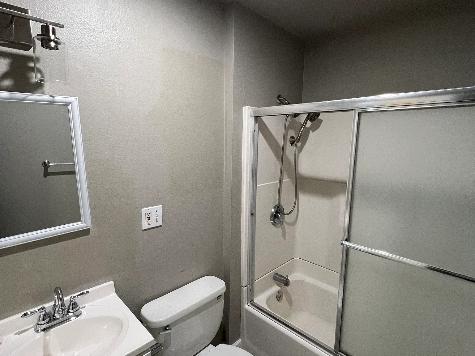 2 bed, 865 sqft, $1,995 — Photo 2