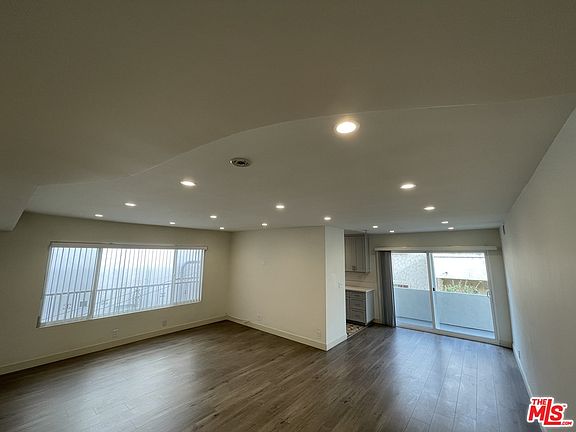 4th image of 922 S Shenandoah St APT 4