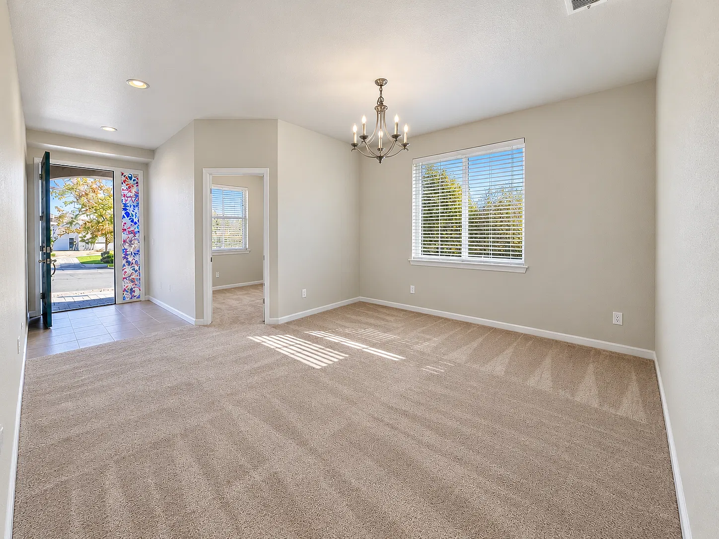 5 bed, 2431 sqft, $3,500 — Photo 2