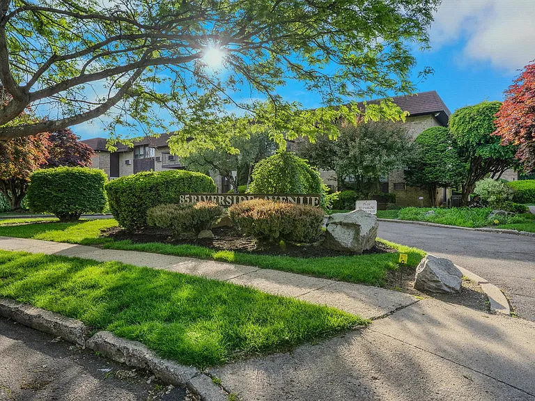 85 Riverside Ave #F7 — Photo 1