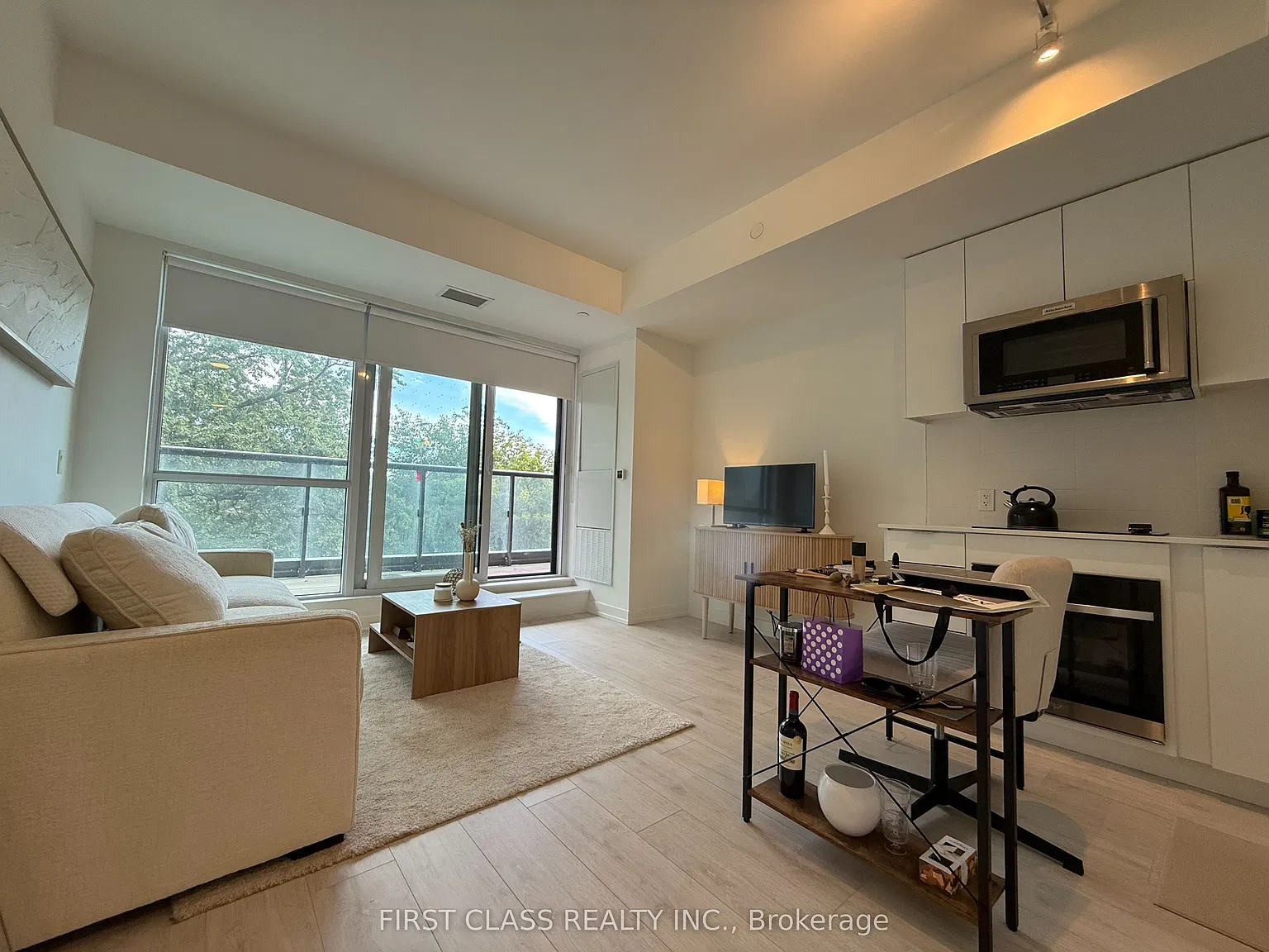 Studio, $2,100 — Photo 2