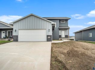 1801 E 71st St N, Sioux Falls, SD 57104