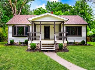 19355 McKinnon St, Roseville, MI 48066