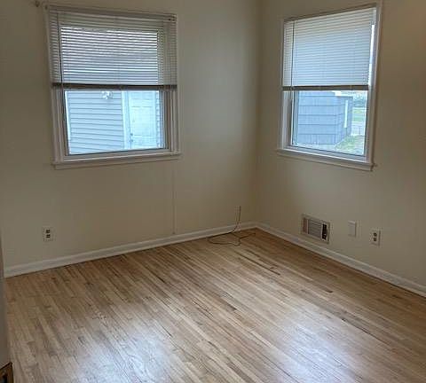 4th image of 1274 Saint Paul Ave