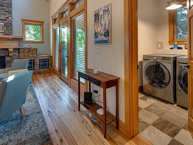 2601 NW Crossing Dr — Photo 9