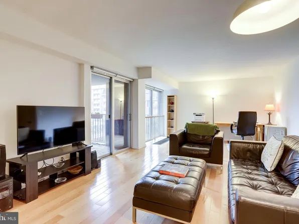 520 N St SW APT S318, Washington, DC 20024