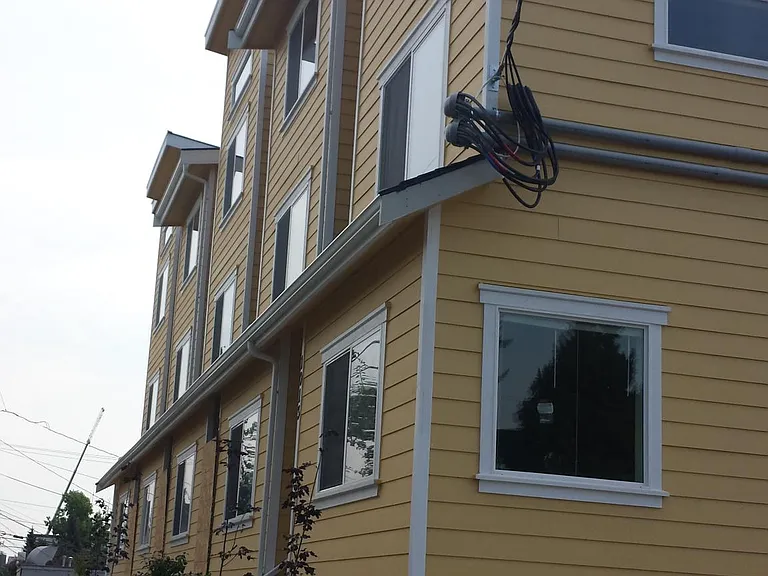 1007 NE 56th St — Photo 3