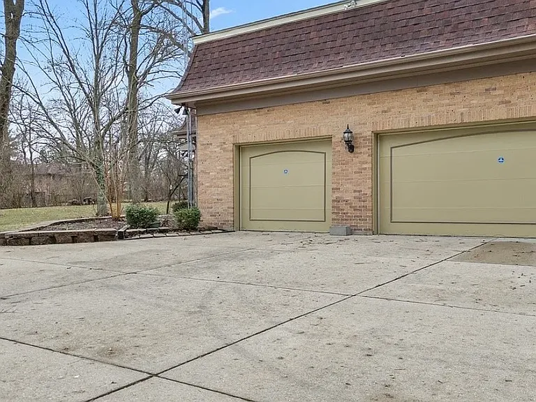 5770 Willow Walk — Photo 2