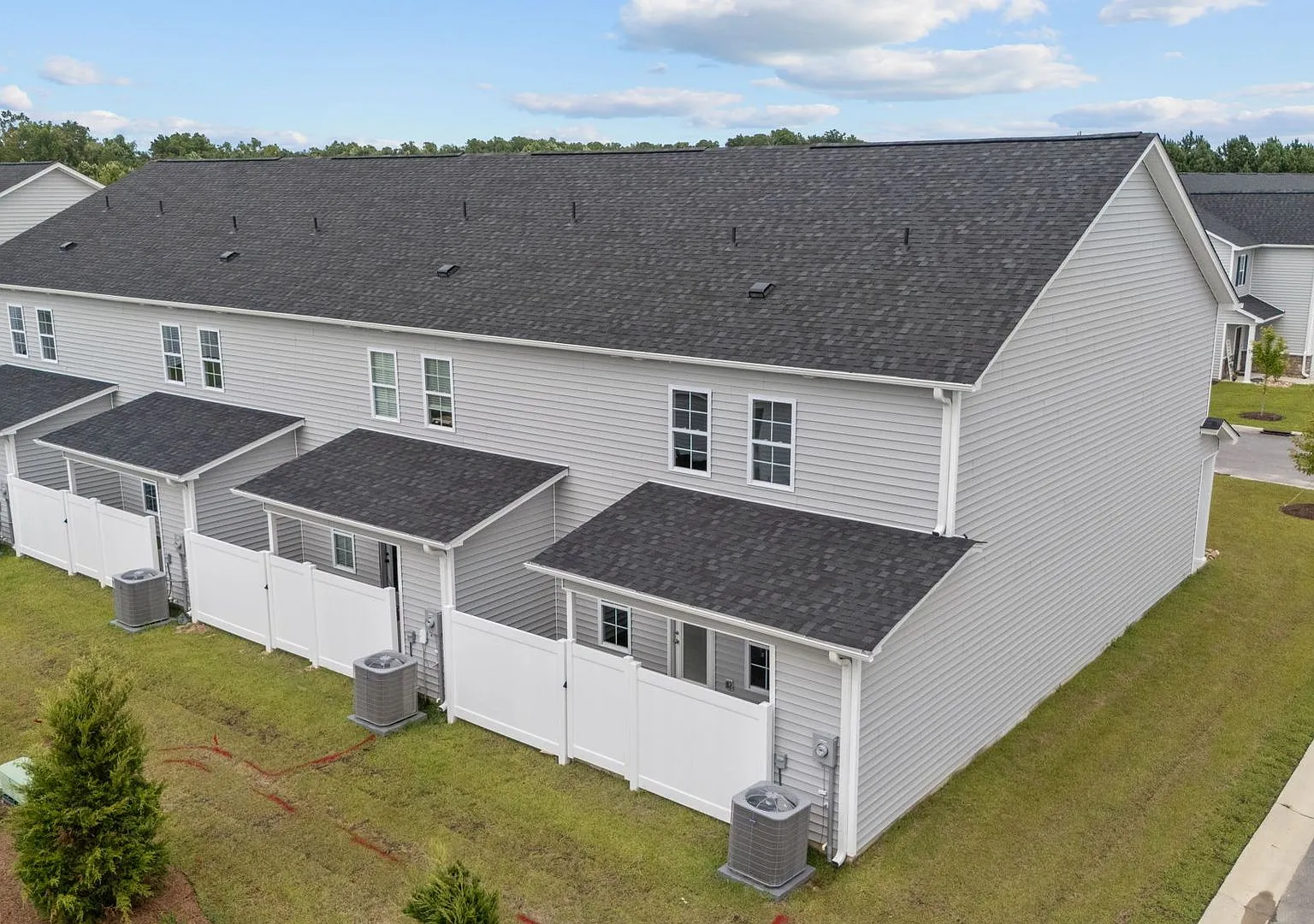 Brand New Townhome in Brook Hollow! Only .4 miles from ECU Health! — Photo 4