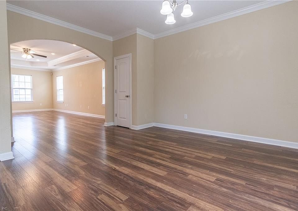 1st image of 33 Temple St