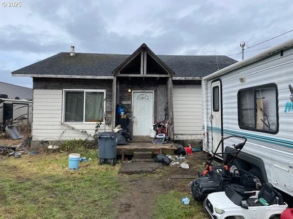 90805 Travis Ln, Coos Bay, OR 97420