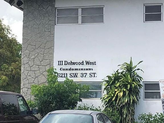 2nd image of 6211 SW 37th St APT 105