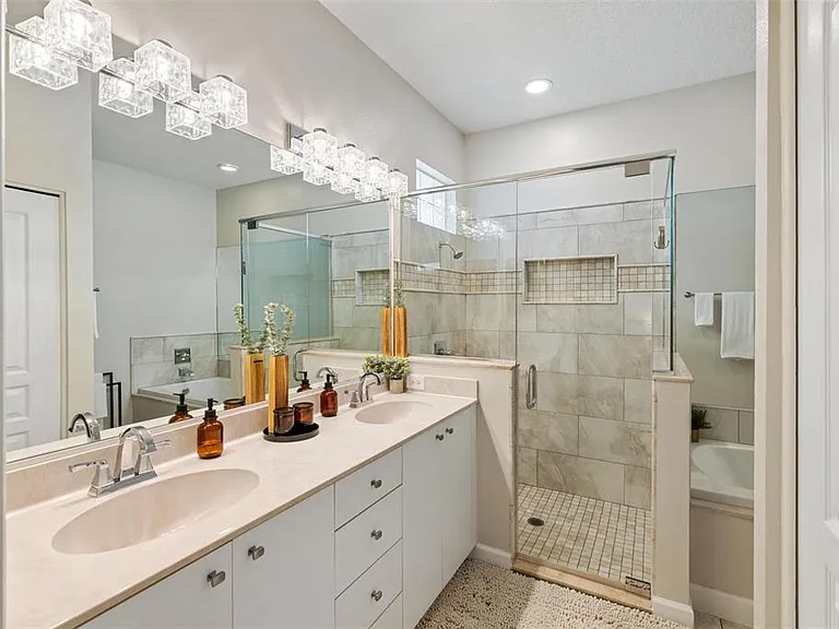 4360 Iola Dr — Photo 25