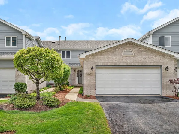 19359 S Lisadell Dr, Tinley Park, IL 60487