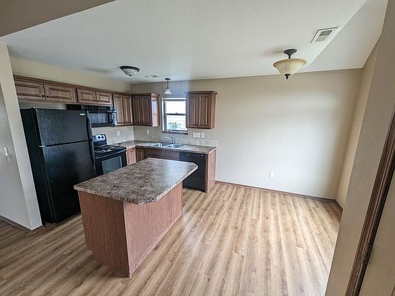 5th image of 2909 Sumac St