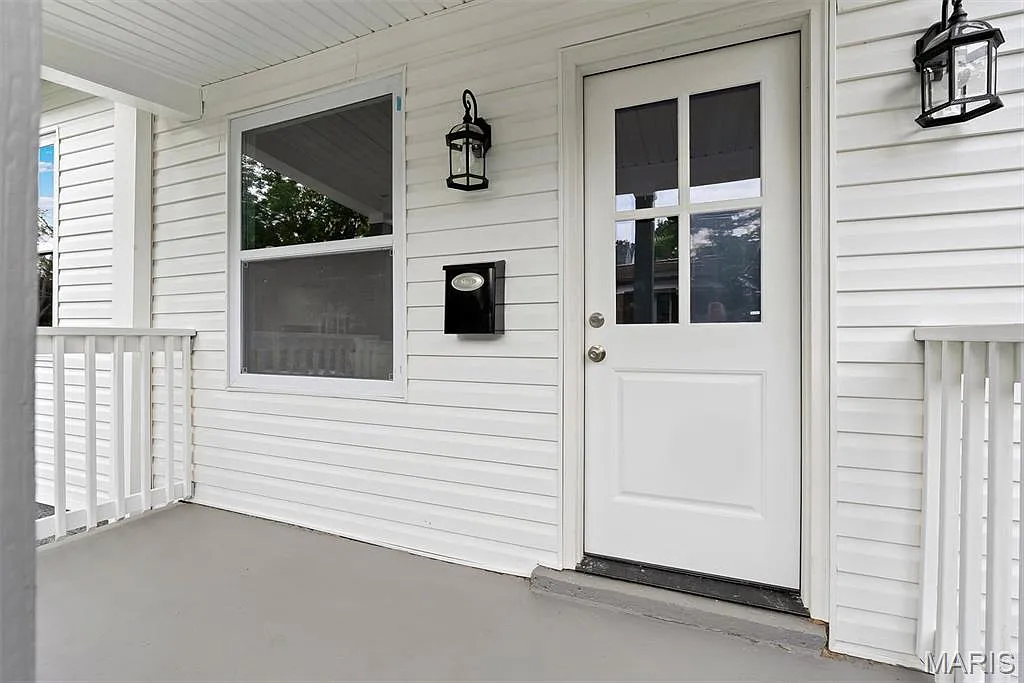 3 bed, 2.0 bath, 1200 sqft, $2,500 — Photo 2