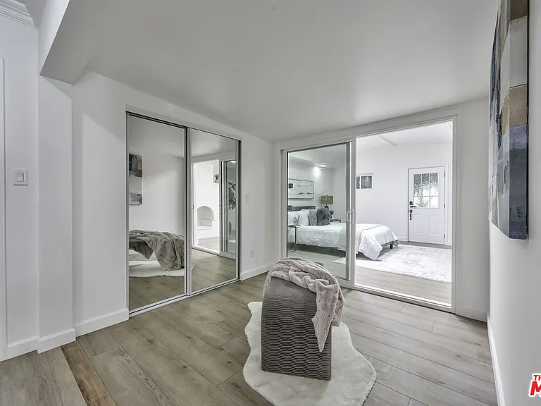 344 S Camden Dr — Photo 23