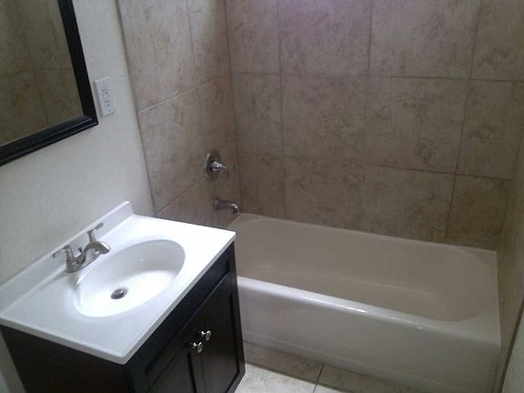 3rd image of 1041 W Reeve St