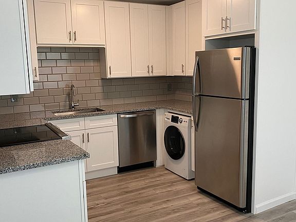 2nd image of 244 SE 9th Ave #1