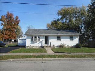 820 3rd St, Carrollton, IL 62016