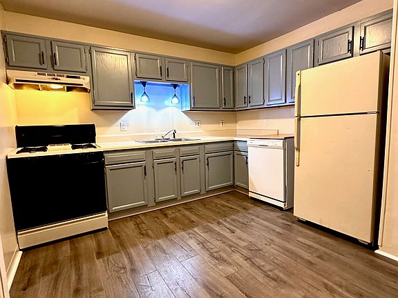 190 Center Street - Kitchen