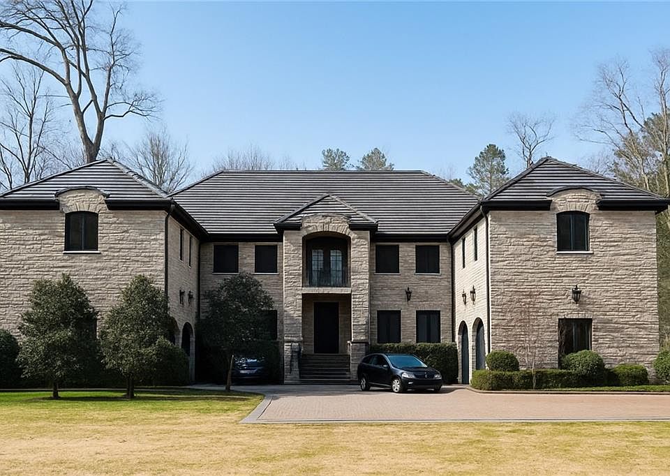 1st image of 645 Londonberry Rd NW