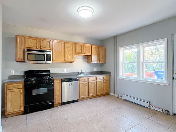 5th image of 215 N 9th St