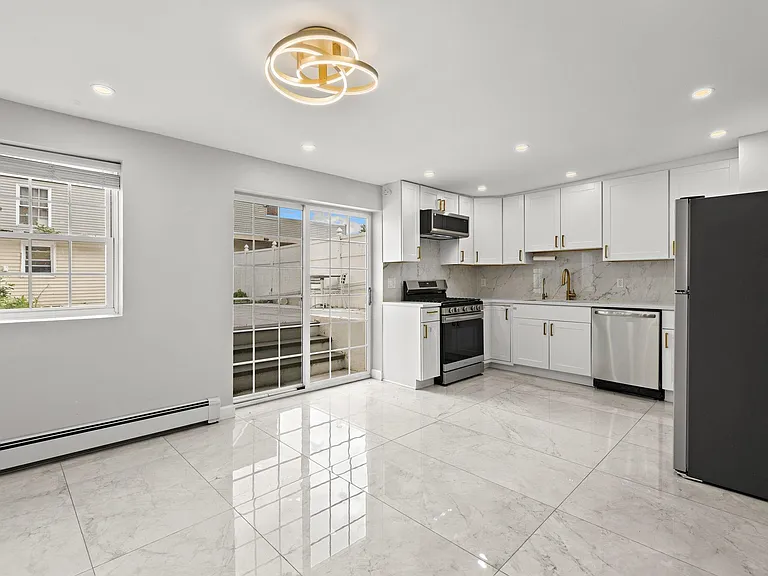 518 New York Ave #1 — Photo 4