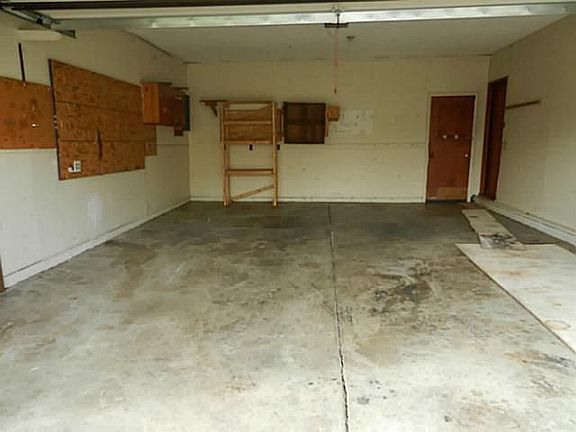 3rd image of 4795 Bromsgrove Ct