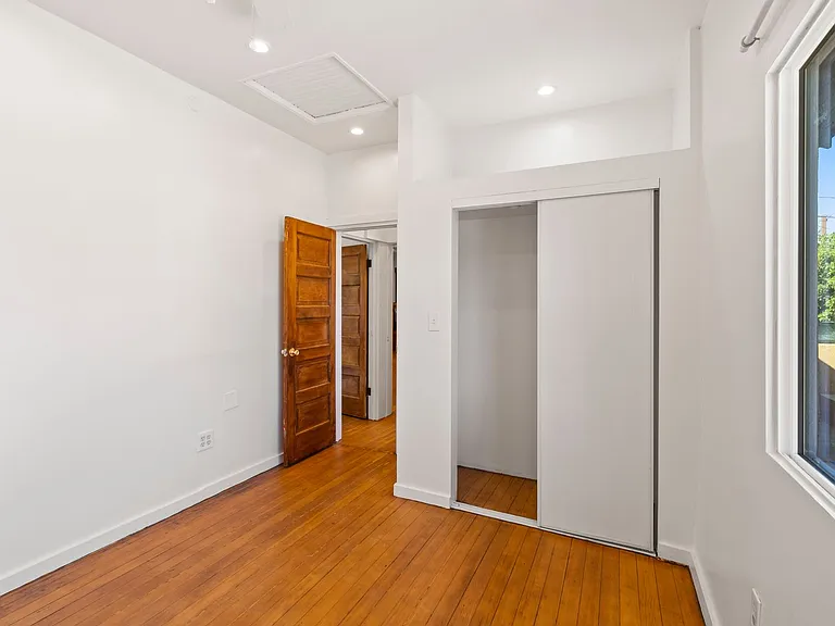 1541 E Mabel St — Photo 30