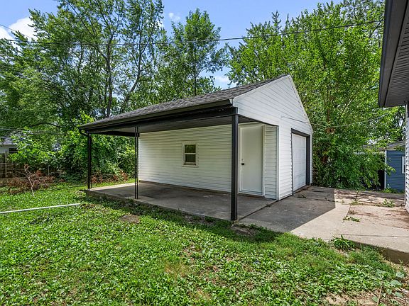 4th image of 4376 Curundu Ave