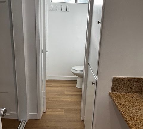 4th image of 999 E Locust St #17
