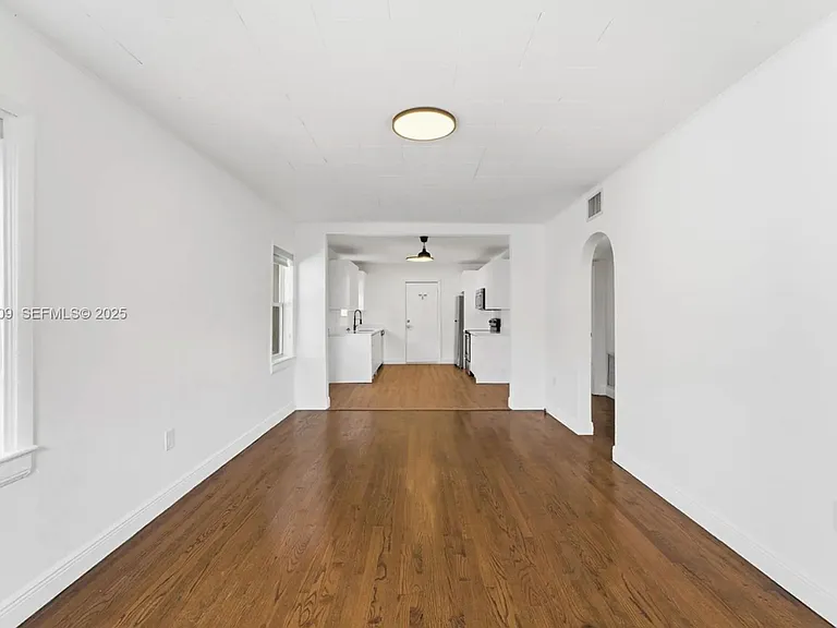 559 NE 68th St #559 — Photo 9